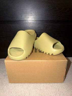 adidas Yeezy Slides 'Resin' 2022